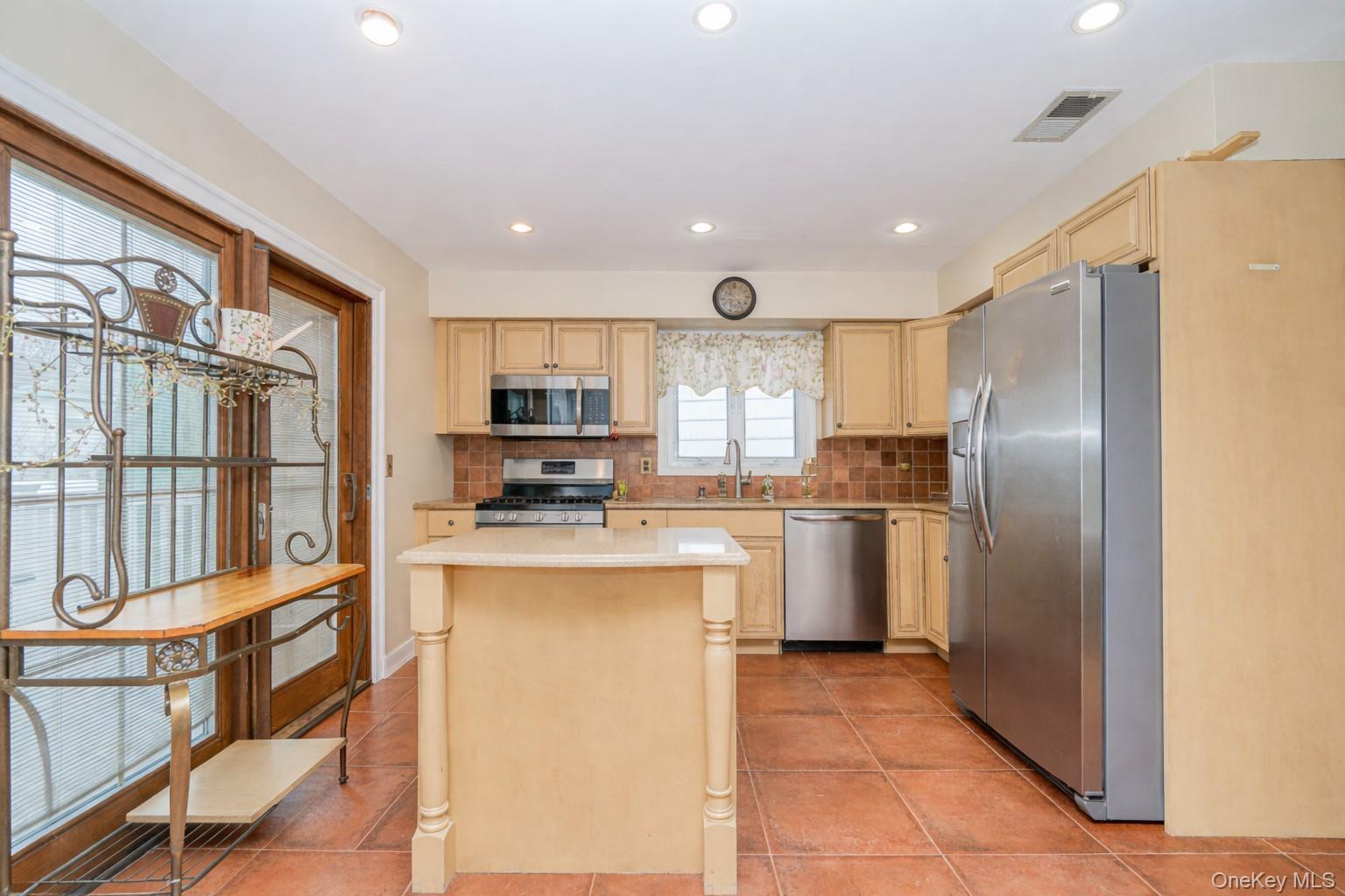 Single Family Ashwood Staten Island, NY 10308, MLS-985721-7