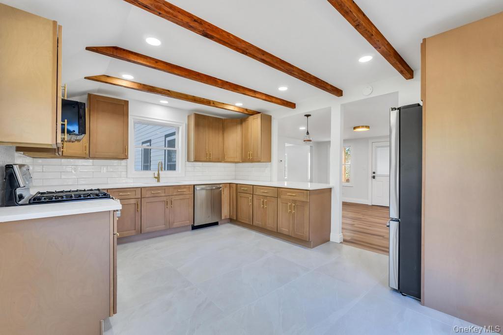 Single Family Long Island  Suffolk County, NY 11763, MLS-985724-21