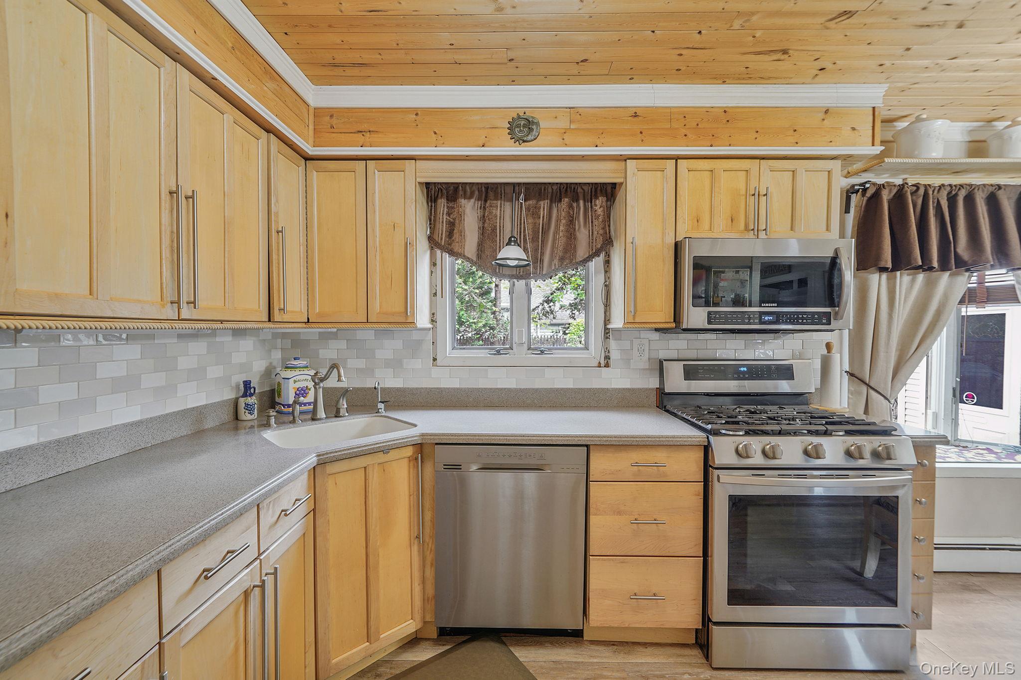 Single Family Laurel  Suffolk County, NY 11720, MLS-985766-16