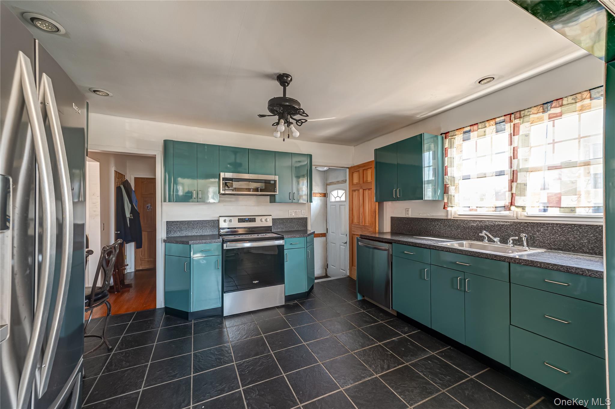 Single Family Bristol  Suffolk County, NY 11757, MLS-985781-6