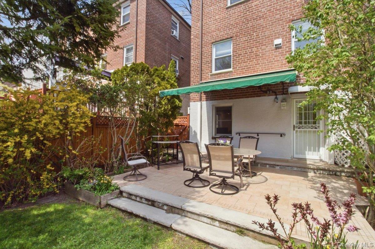 Single Family 260th  Bronx, NY 10471, MLS-985813-18