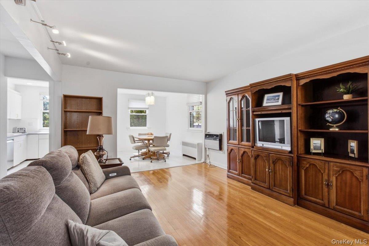 Single Family 260th  Bronx, NY 10471, MLS-985813-4