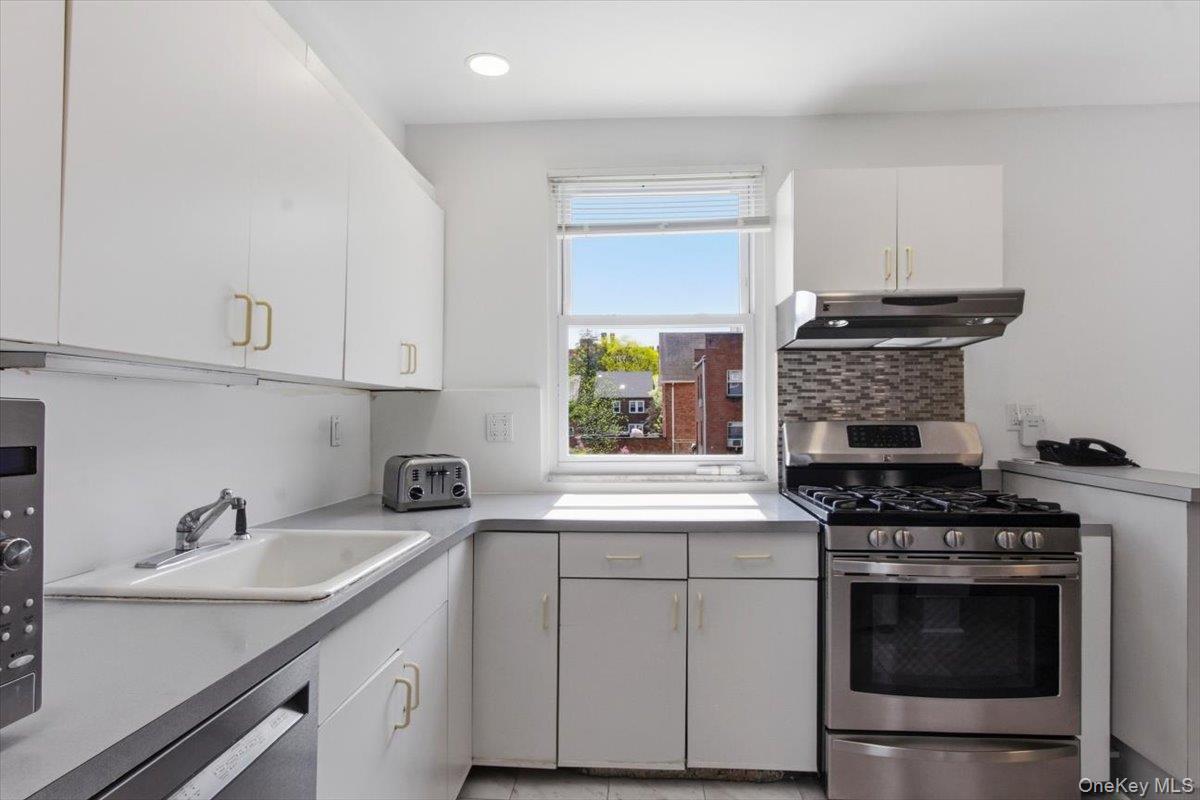 Single Family 260th  Bronx, NY 10471, MLS-985813-6