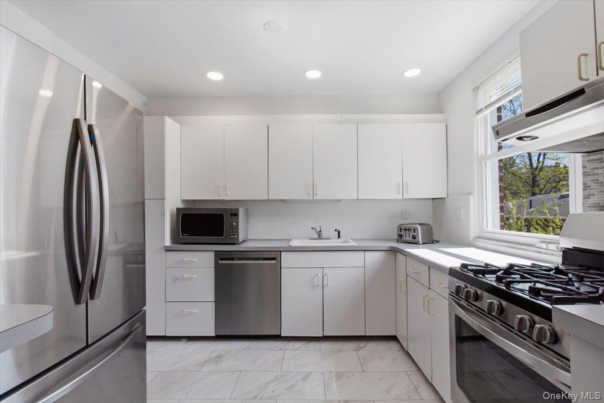 Single Family 260th  Bronx, NY 10471, MLS-985813-7