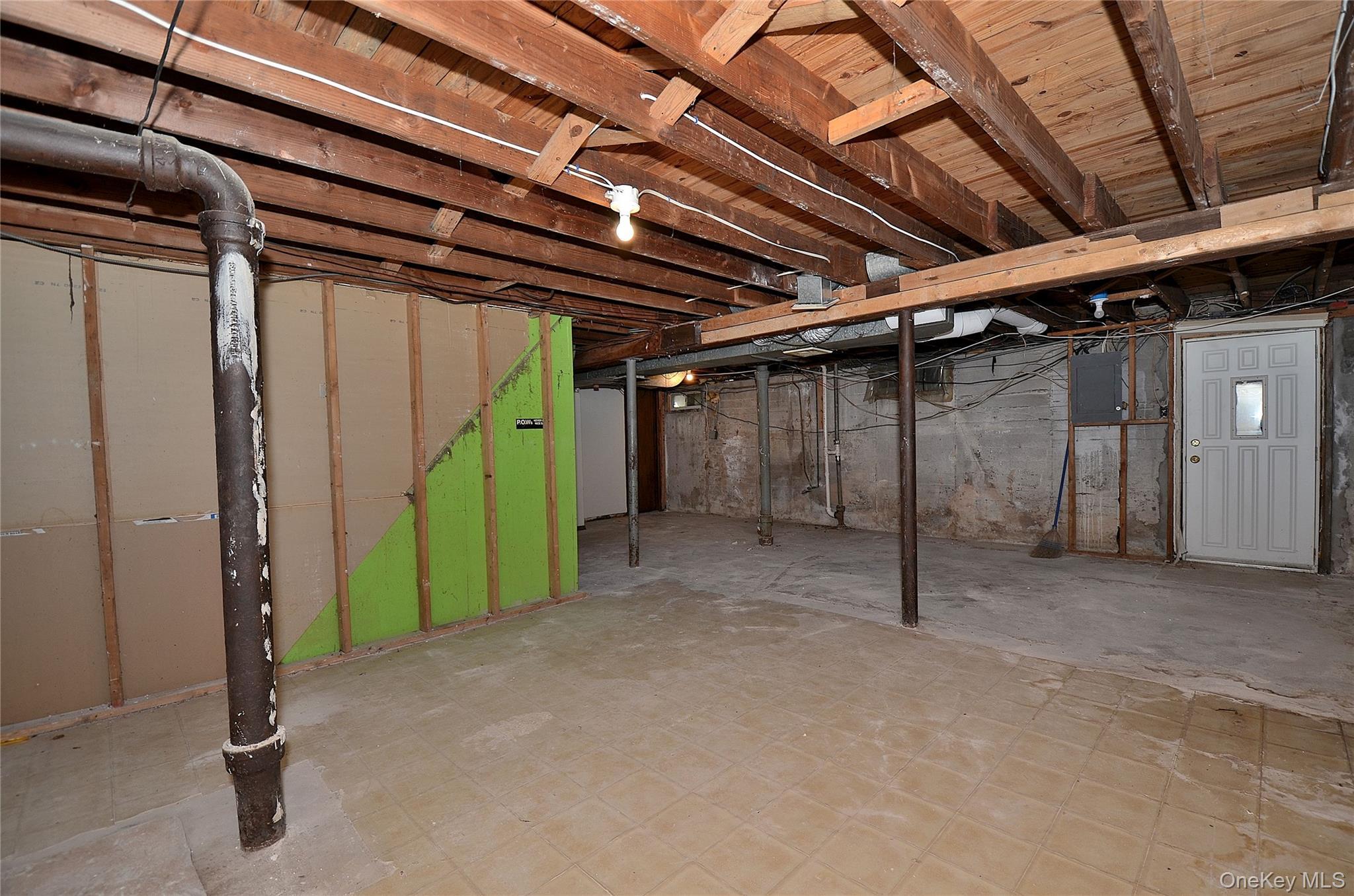 Single Family Linden  Nassau County, NY 11801, MLS-985840-21