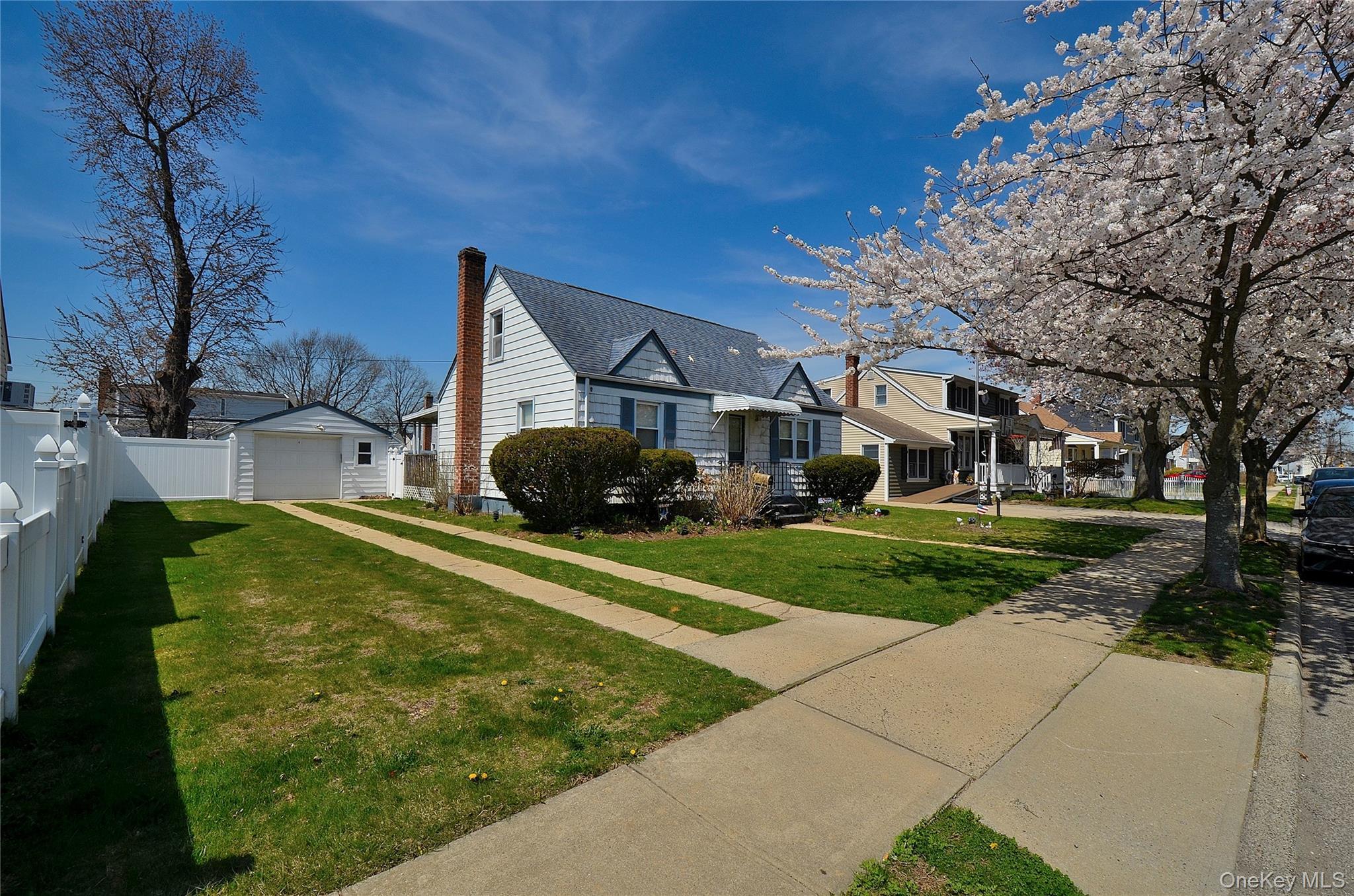 Single Family Linden  Nassau County, NY 11801, MLS-985840-3