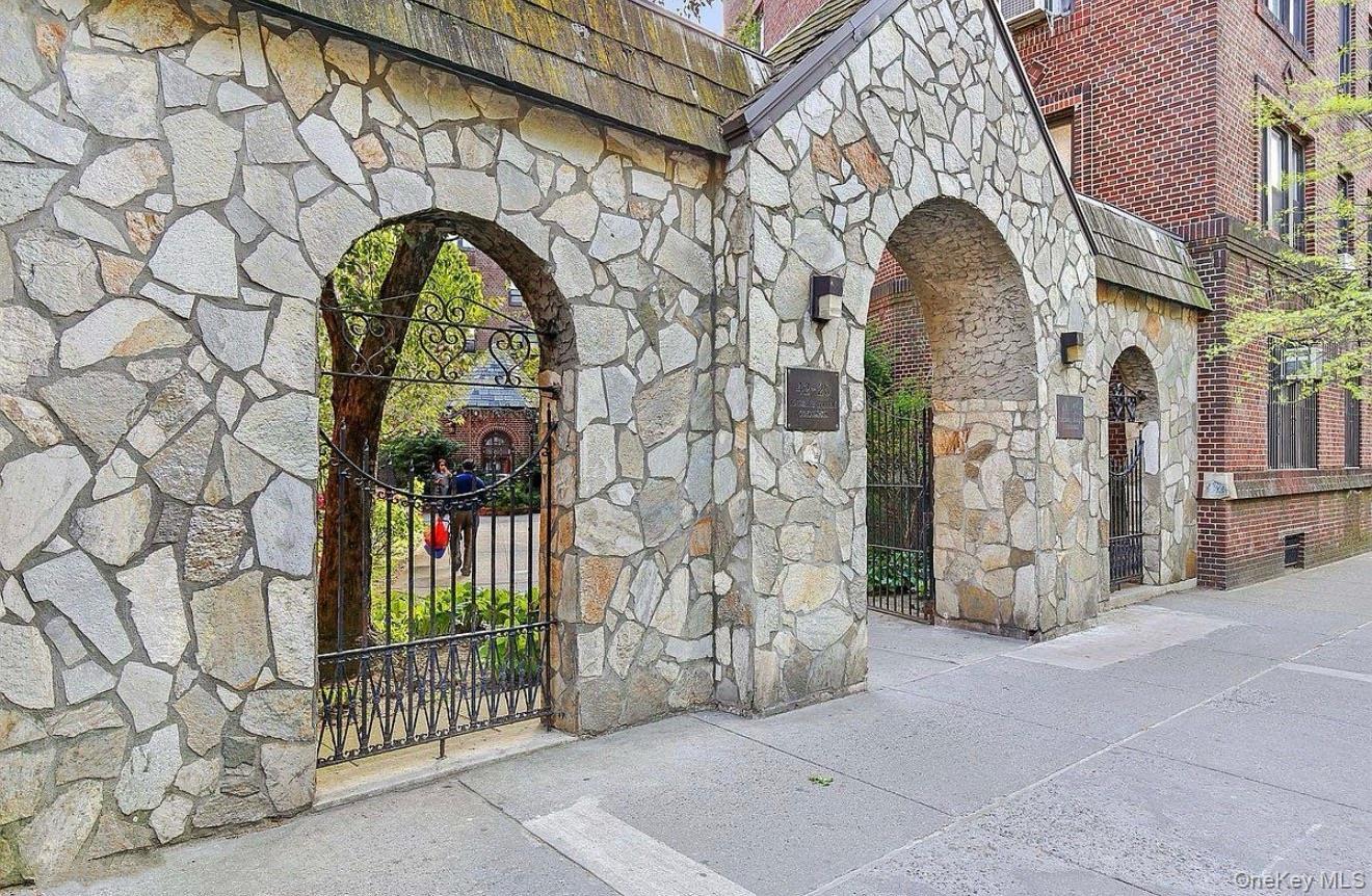 Condo Kissena  Queens, NY 11355, MLS-985844-2