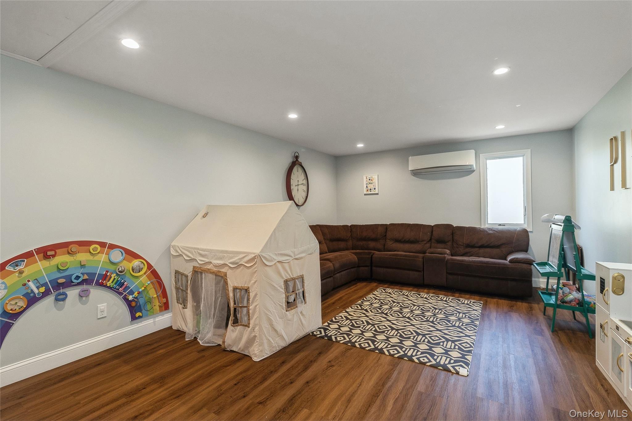 Single Family Hawthorne  Suffolk County, NY 11766, MLS-985917-17