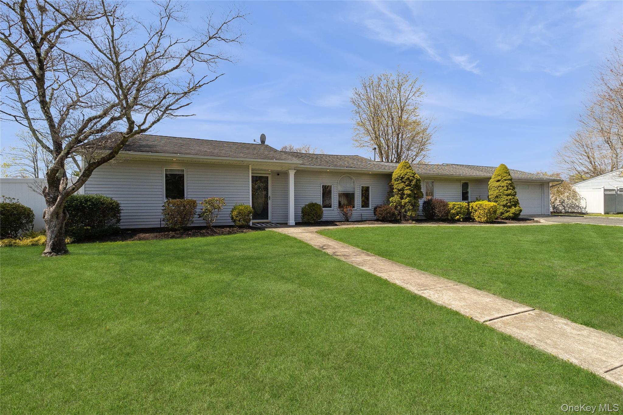 Single Family Hawthorne  Suffolk County, NY 11766, MLS-985917-2