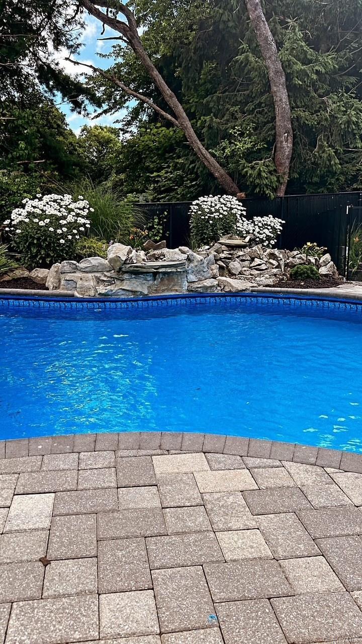 Single Family Hawthorne  Suffolk County, NY 11766, MLS-985917-30