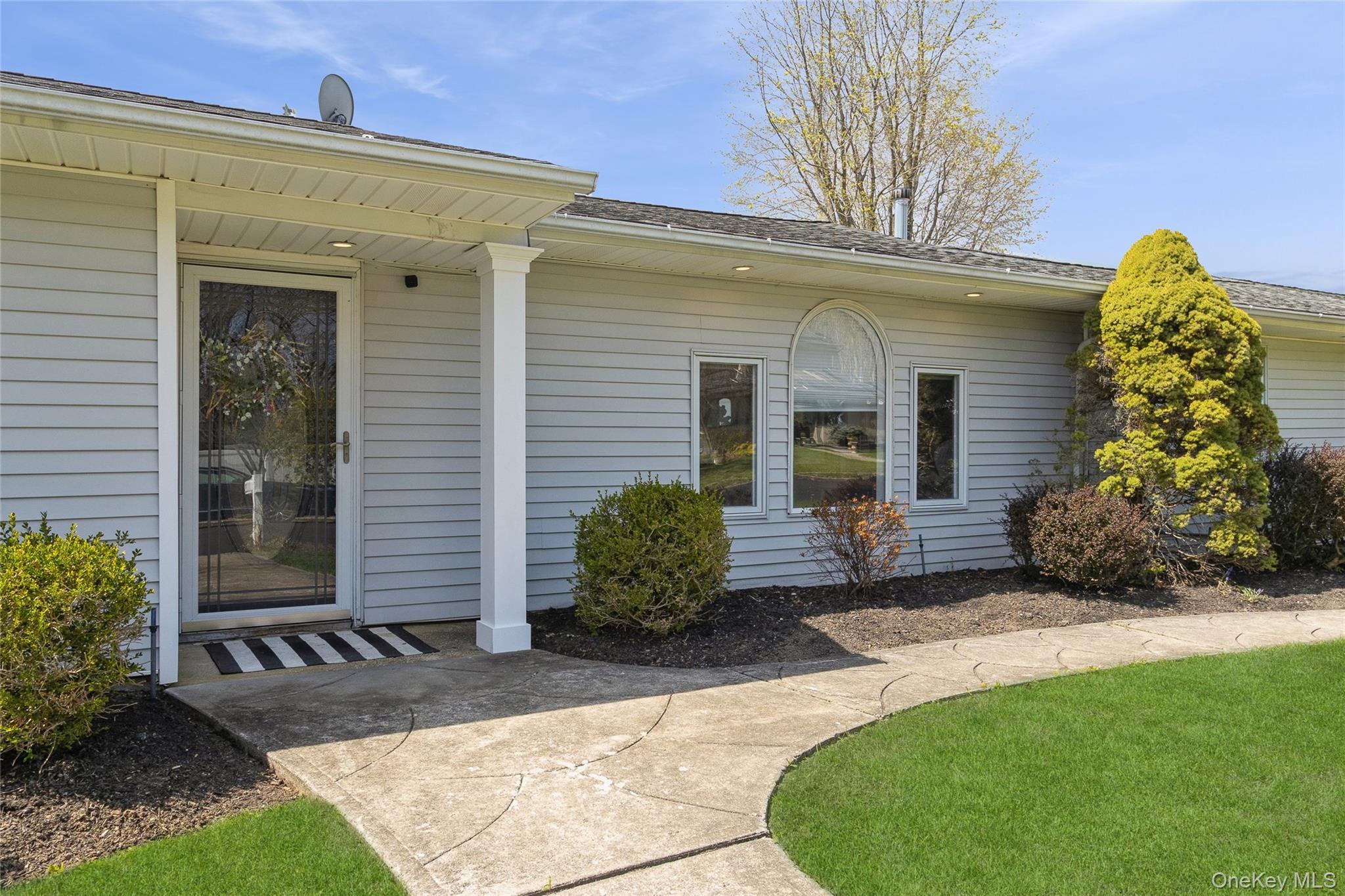 Single Family Hawthorne  Suffolk County, NY 11766, MLS-985917-4