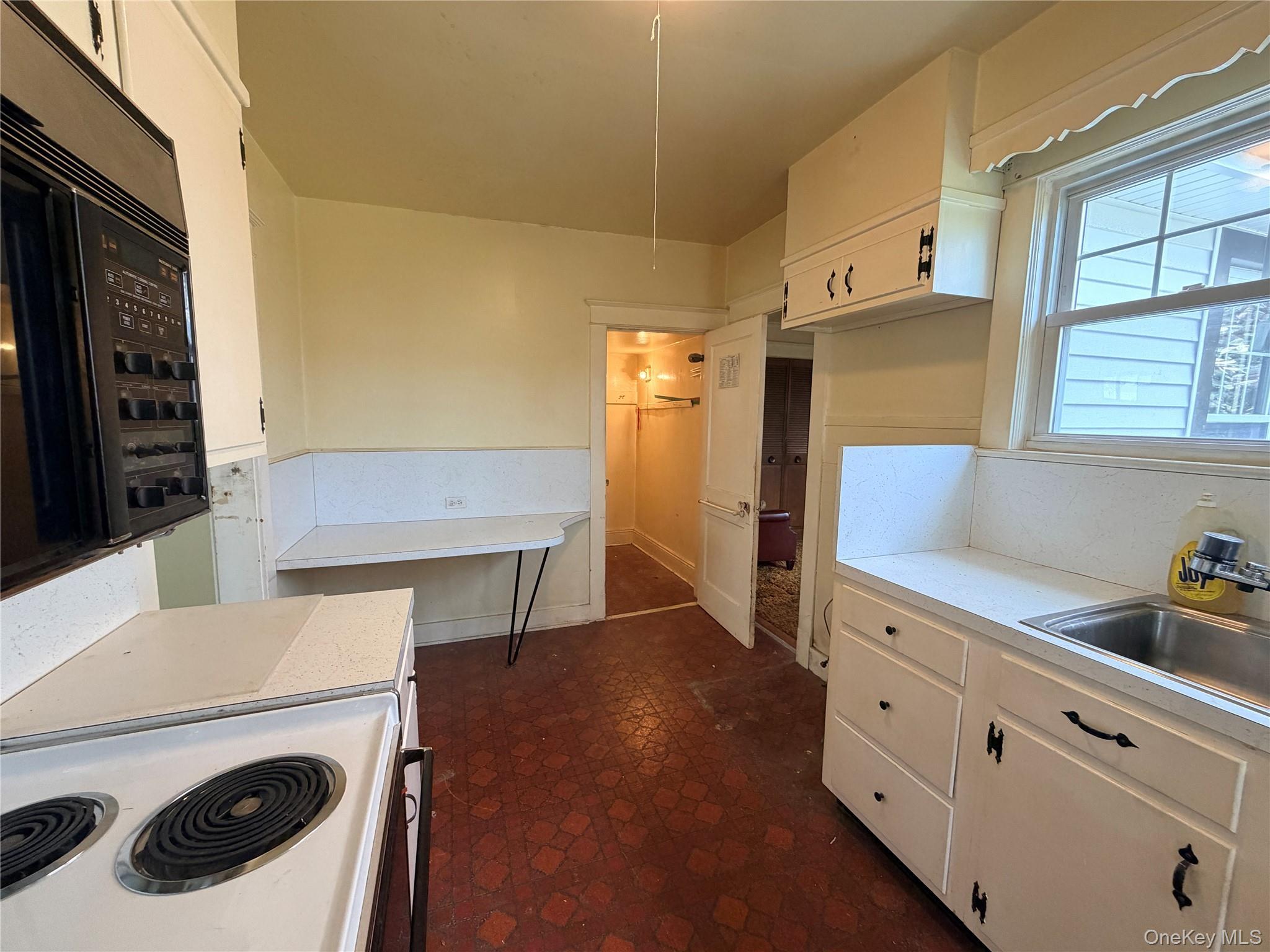 Single Family Woodbury  Nassau County, NY 11801, MLS-985927-10