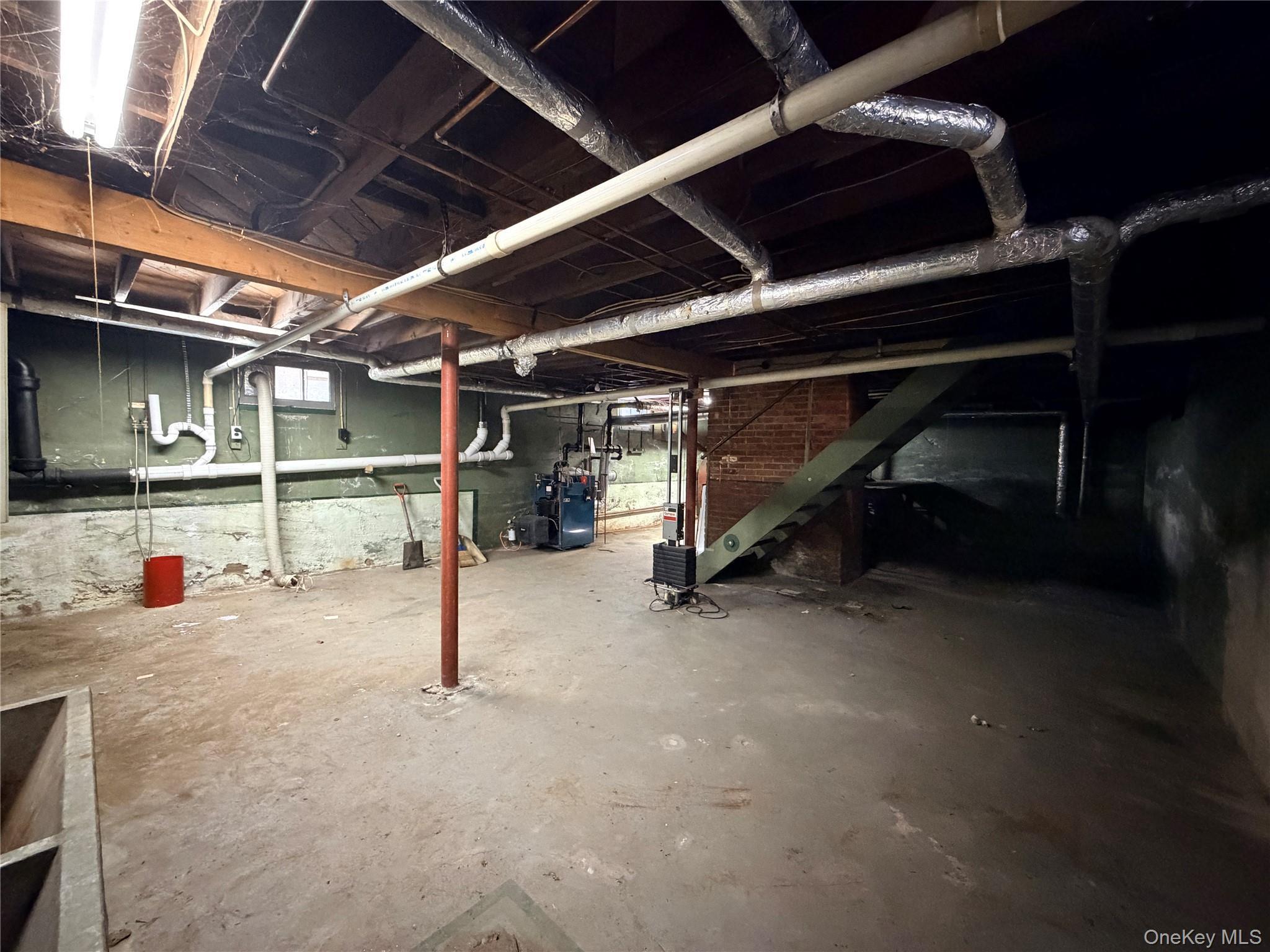 Single Family Woodbury  Nassau County, NY 11801, MLS-985927-32