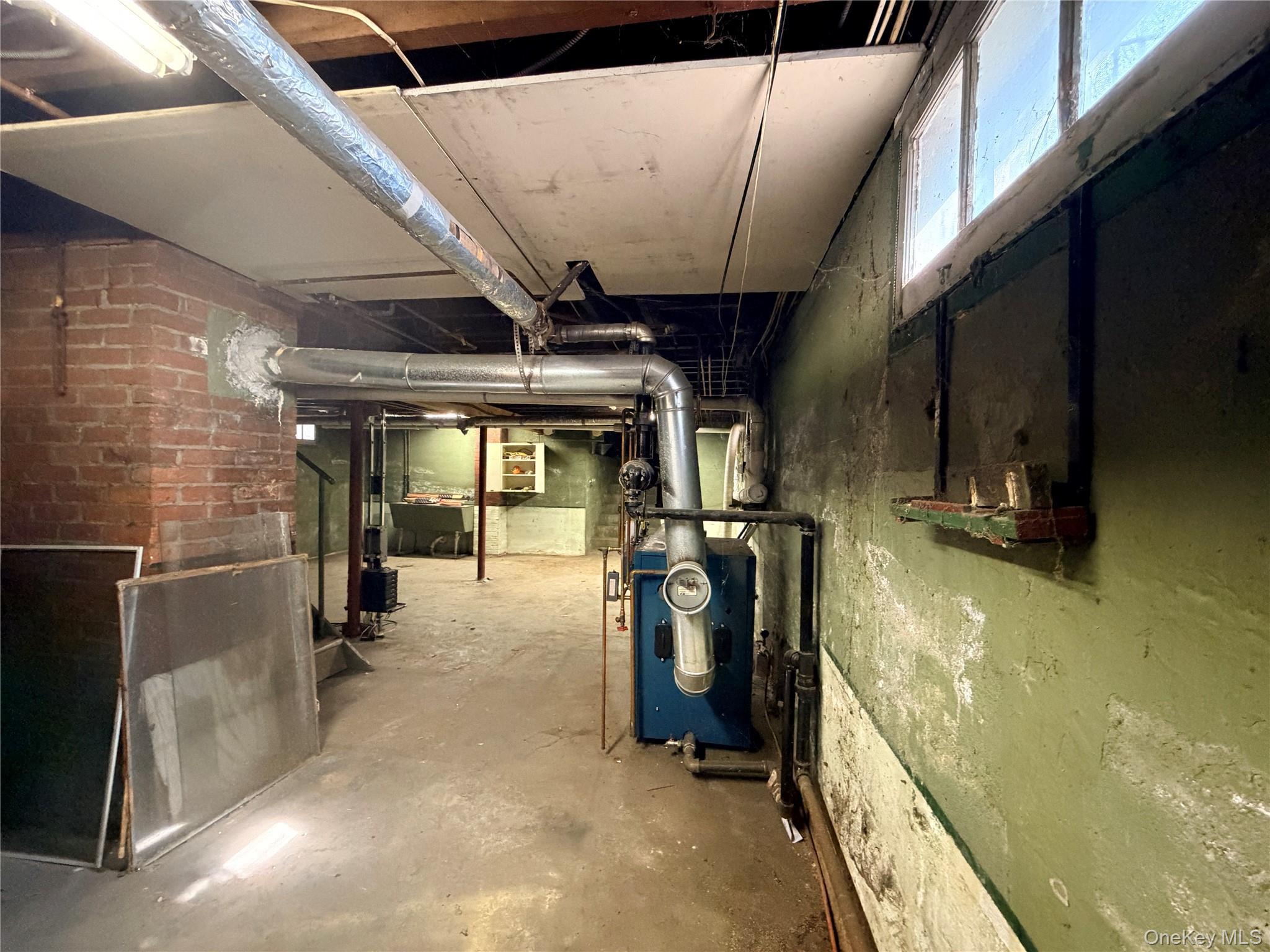 Single Family Woodbury  Nassau County, NY 11801, MLS-985927-33