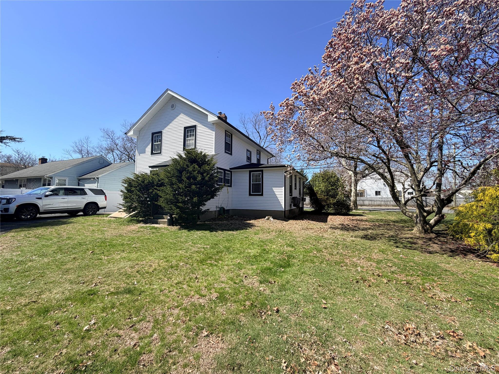 Single Family Woodbury  Nassau County, NY 11801, MLS-985927-37