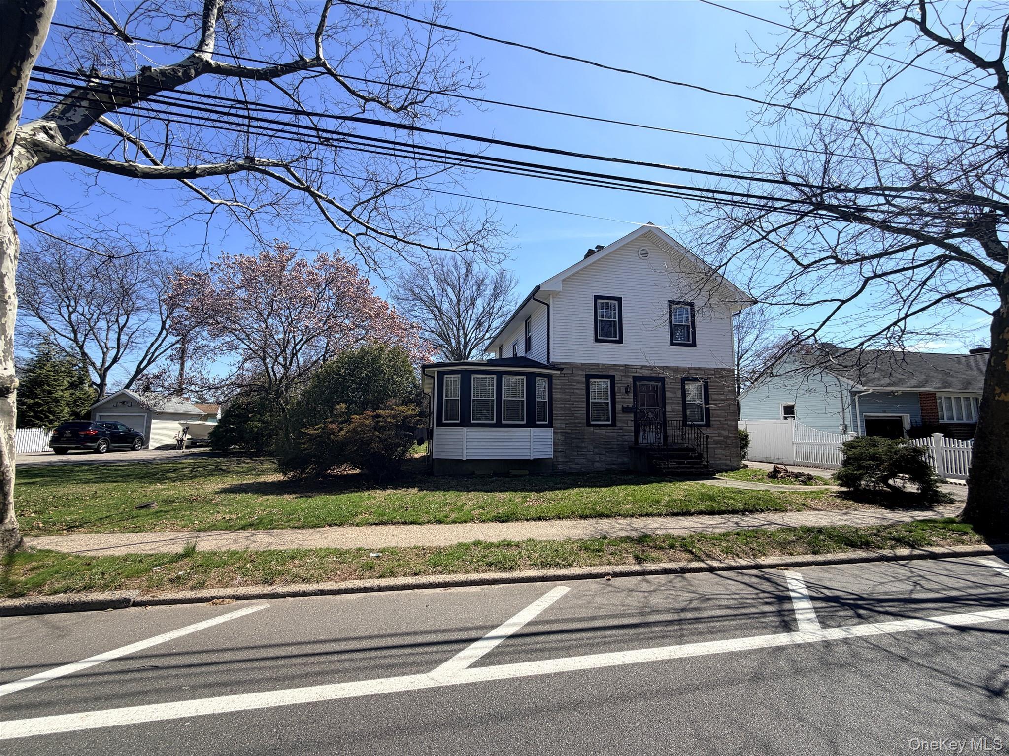 Single Family Woodbury  Nassau County, NY 11801, MLS-985927-4
