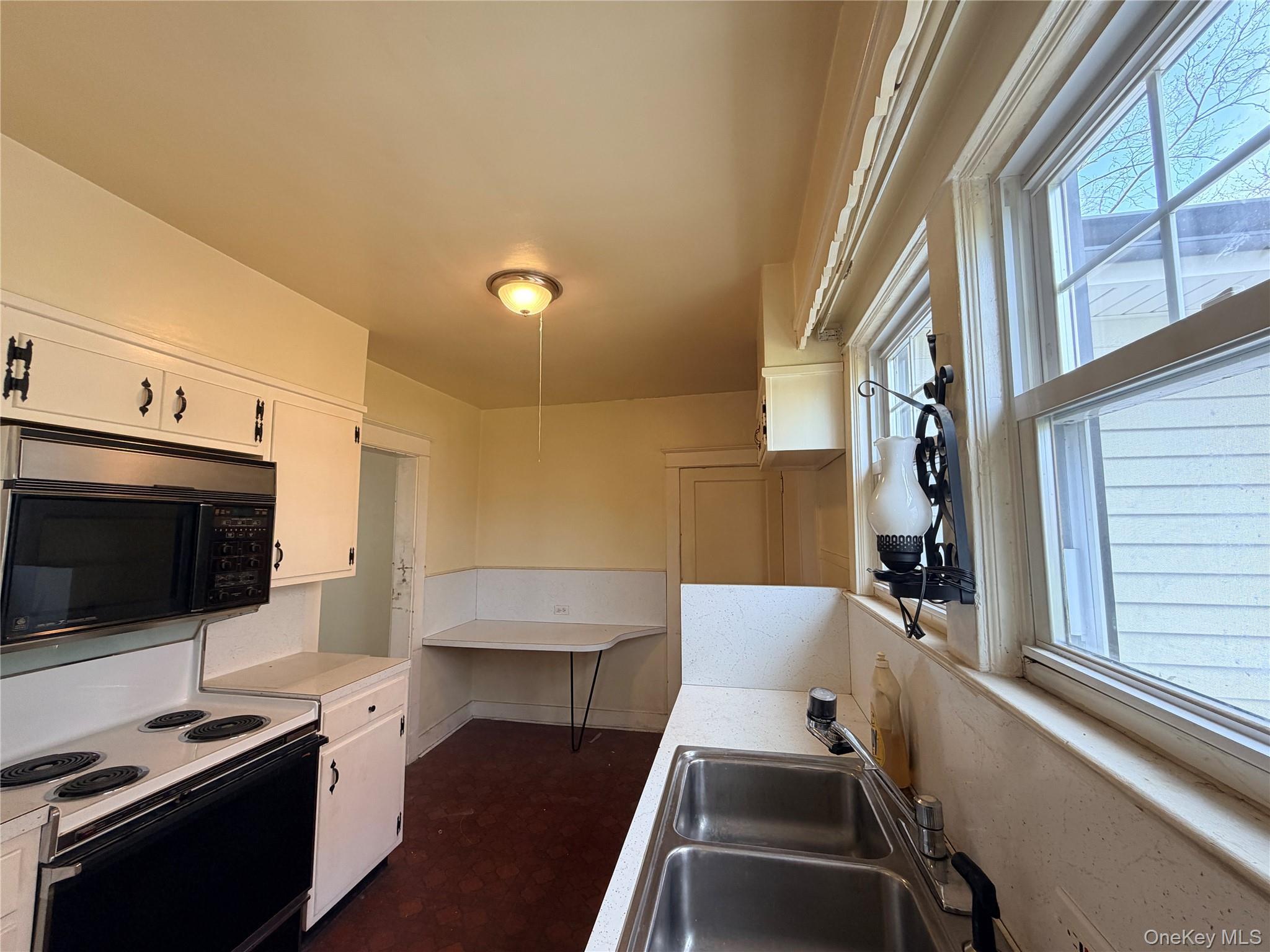 Single Family Woodbury  Nassau County, NY 11801, MLS-985927-8