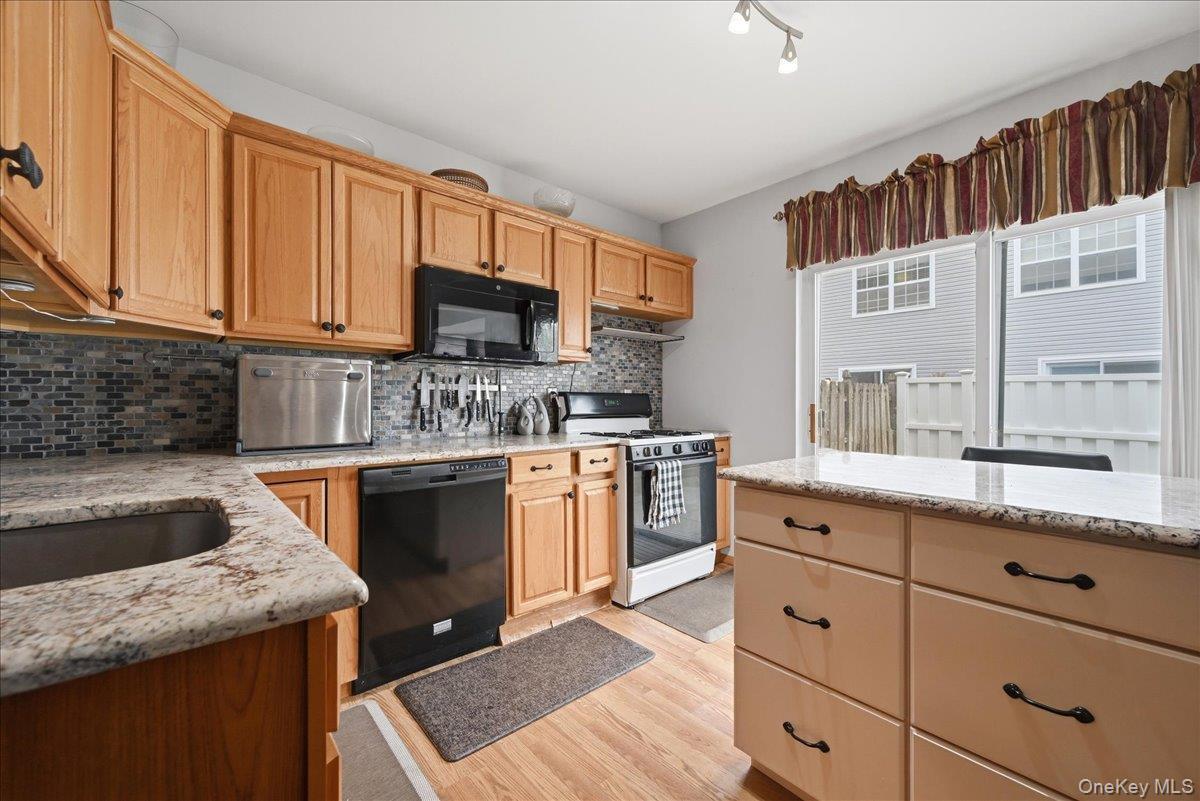 Single Family Casey Lane Suffolk County, NY 11953, MLS-985975-8