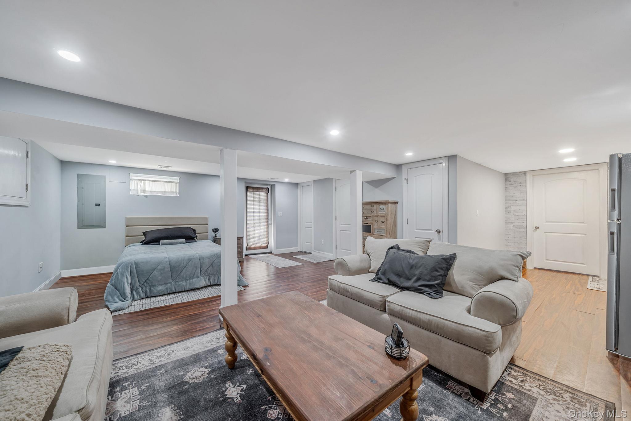 Single Family Moriches  Suffolk County, NY 11780, MLS-985987-27
