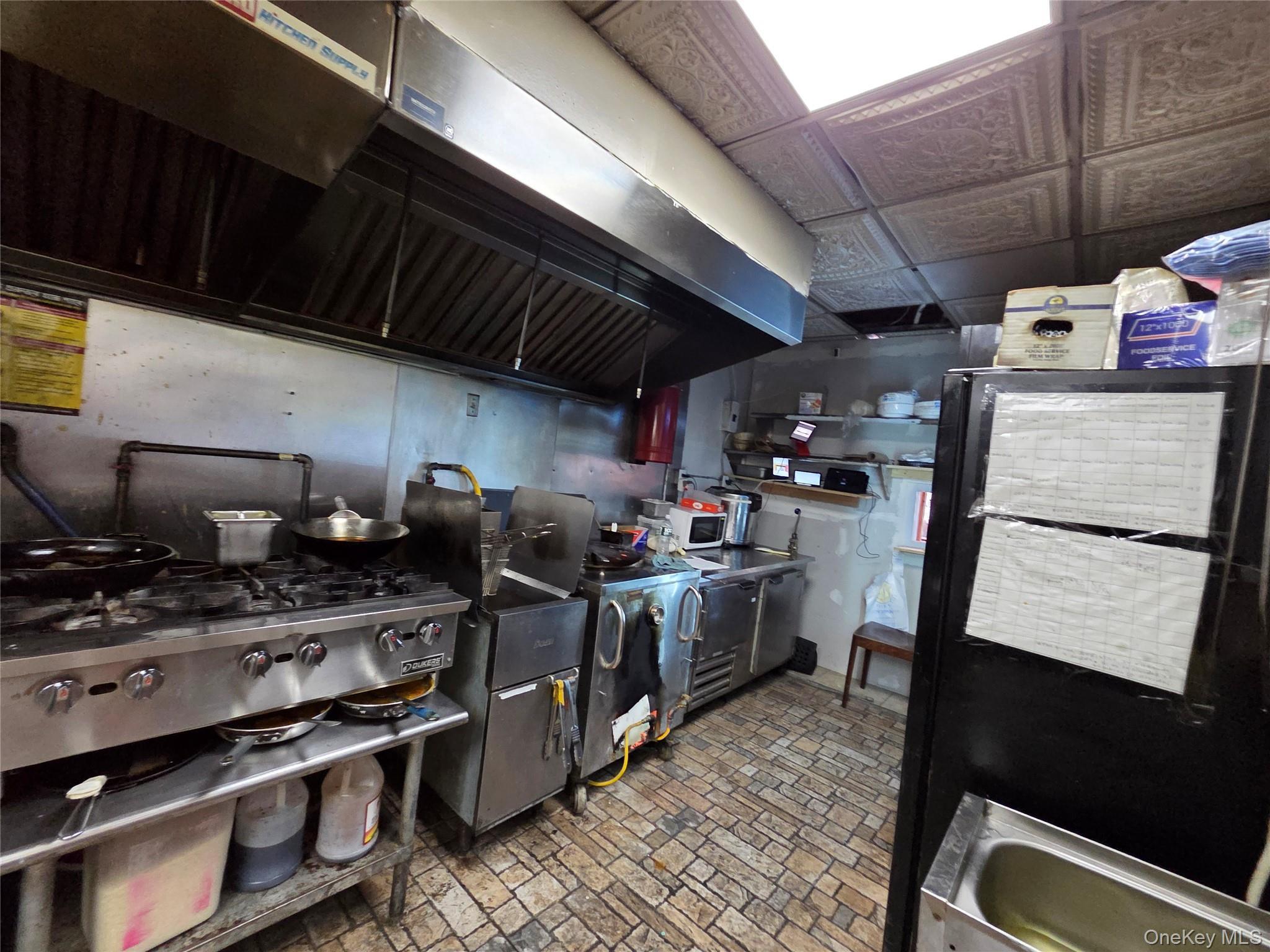 Commercial Lease Courtlandt Bronx, NY 10451, MLS-986000-6