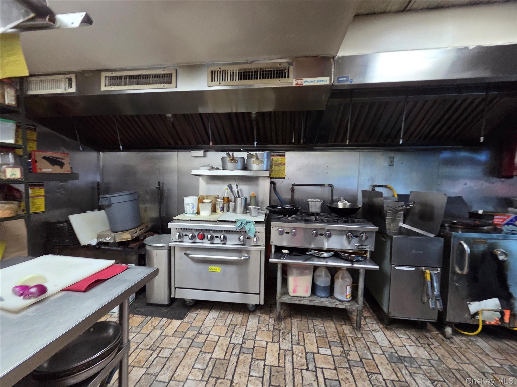 Commercial Lease Courtlandt Bronx, NY 10451, MLS-986000-7
