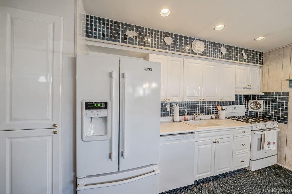 Single Family 17th  Suffolk County, NY 11729, MLS-986007-10