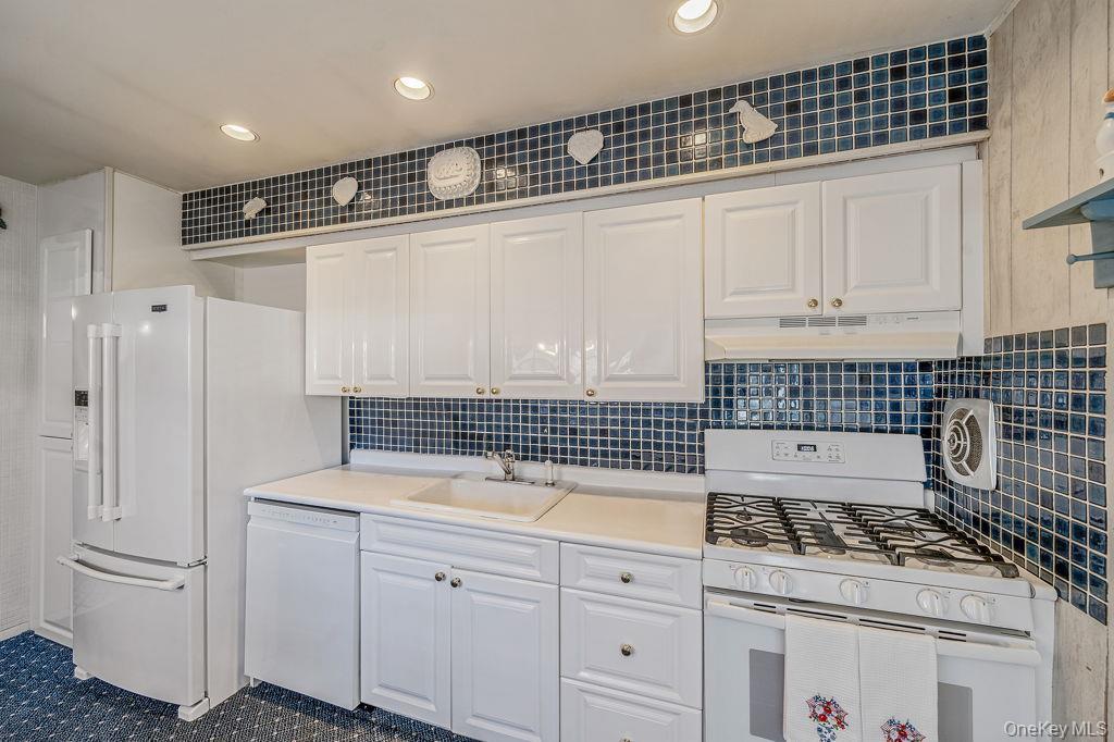 Single Family 17th  Suffolk County, NY 11729, MLS-986007-11