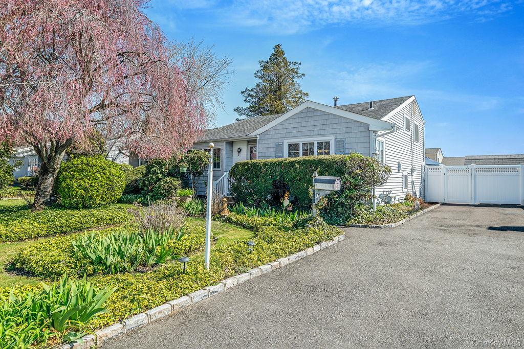 Single Family 17th  Suffolk County, NY 11729, MLS-986007-2