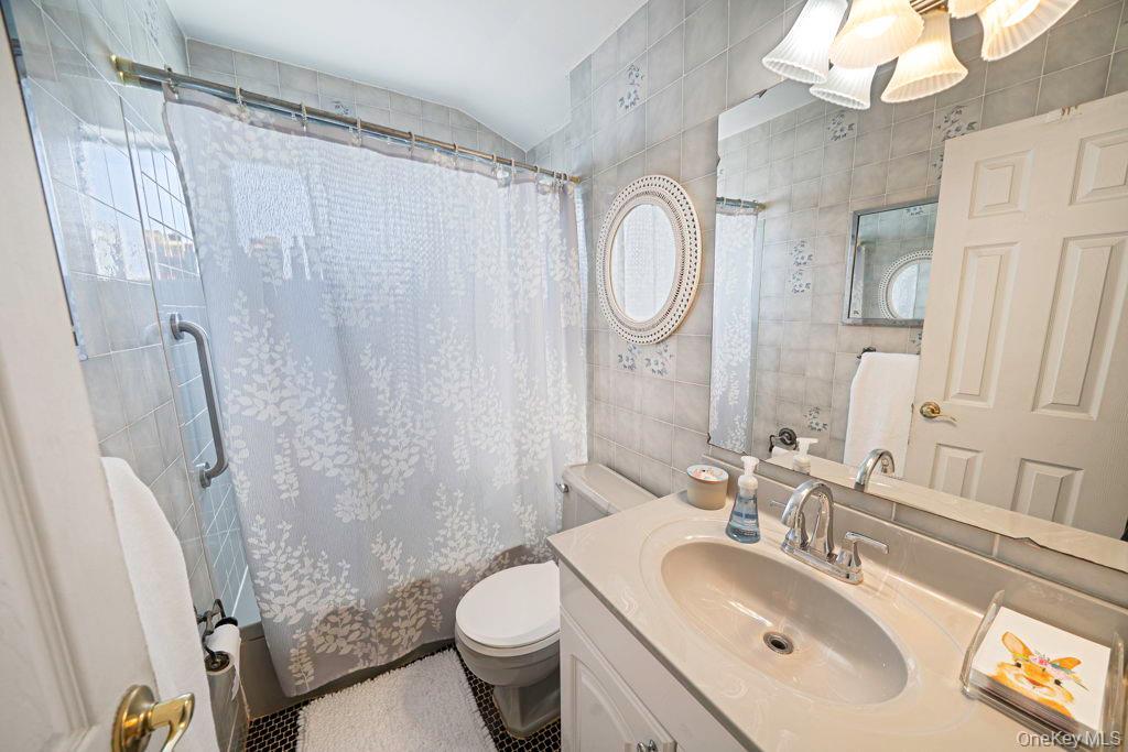 Single Family 17th  Suffolk County, NY 11729, MLS-986007-24