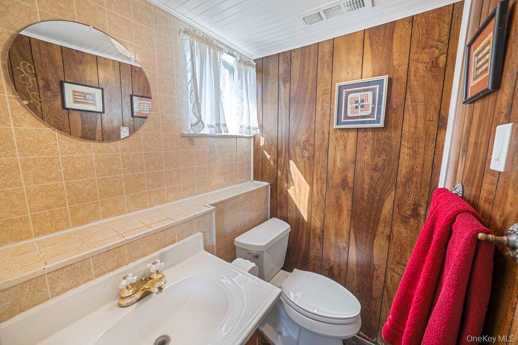 Single Family 17th  Suffolk County, NY 11729, MLS-986007-29