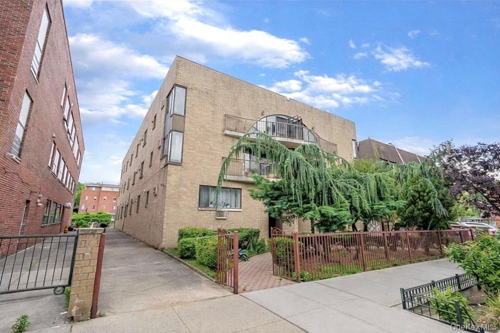 Condo Roosevelt  Queens, NY 11354, MLS-986033-2