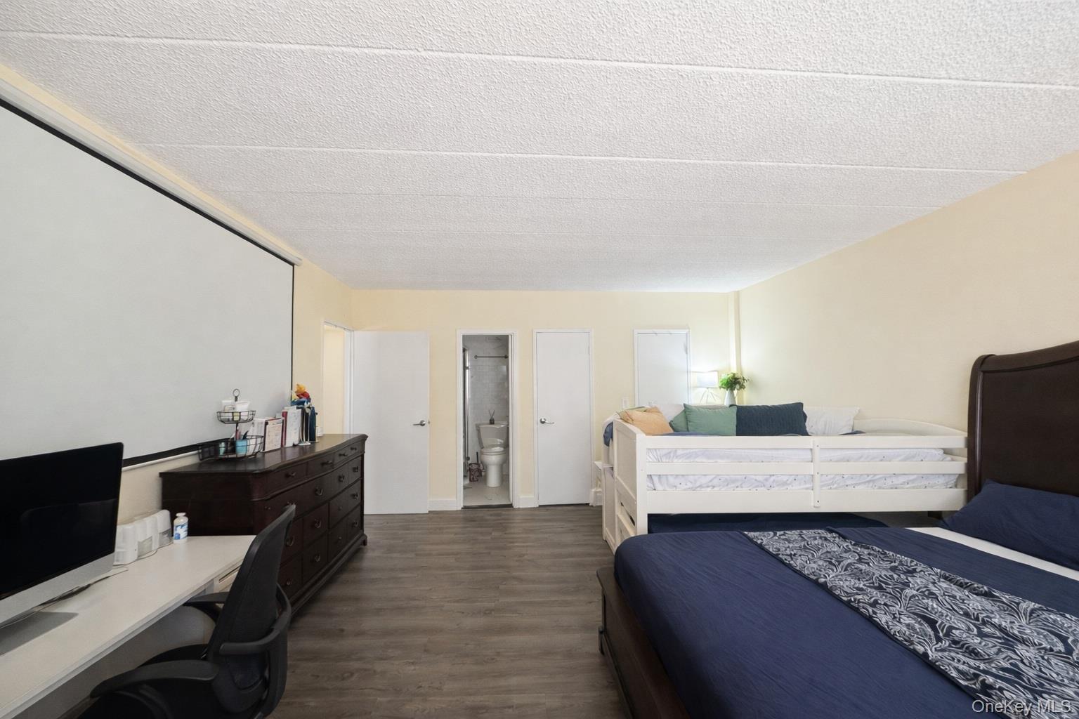 Condo Roosevelt  Queens, NY 11354, MLS-986033-6