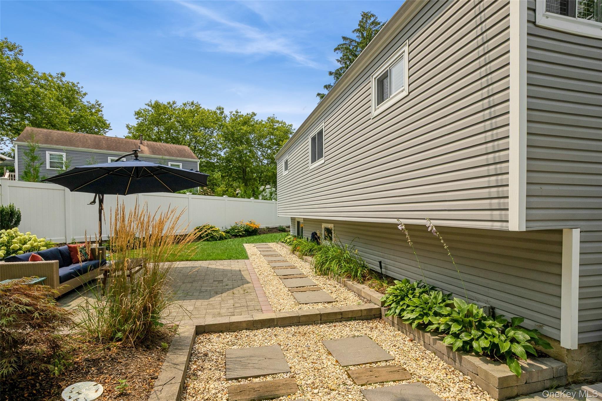 Single Family Ripley  Suffolk County, NY 11768, MLS-986095-33