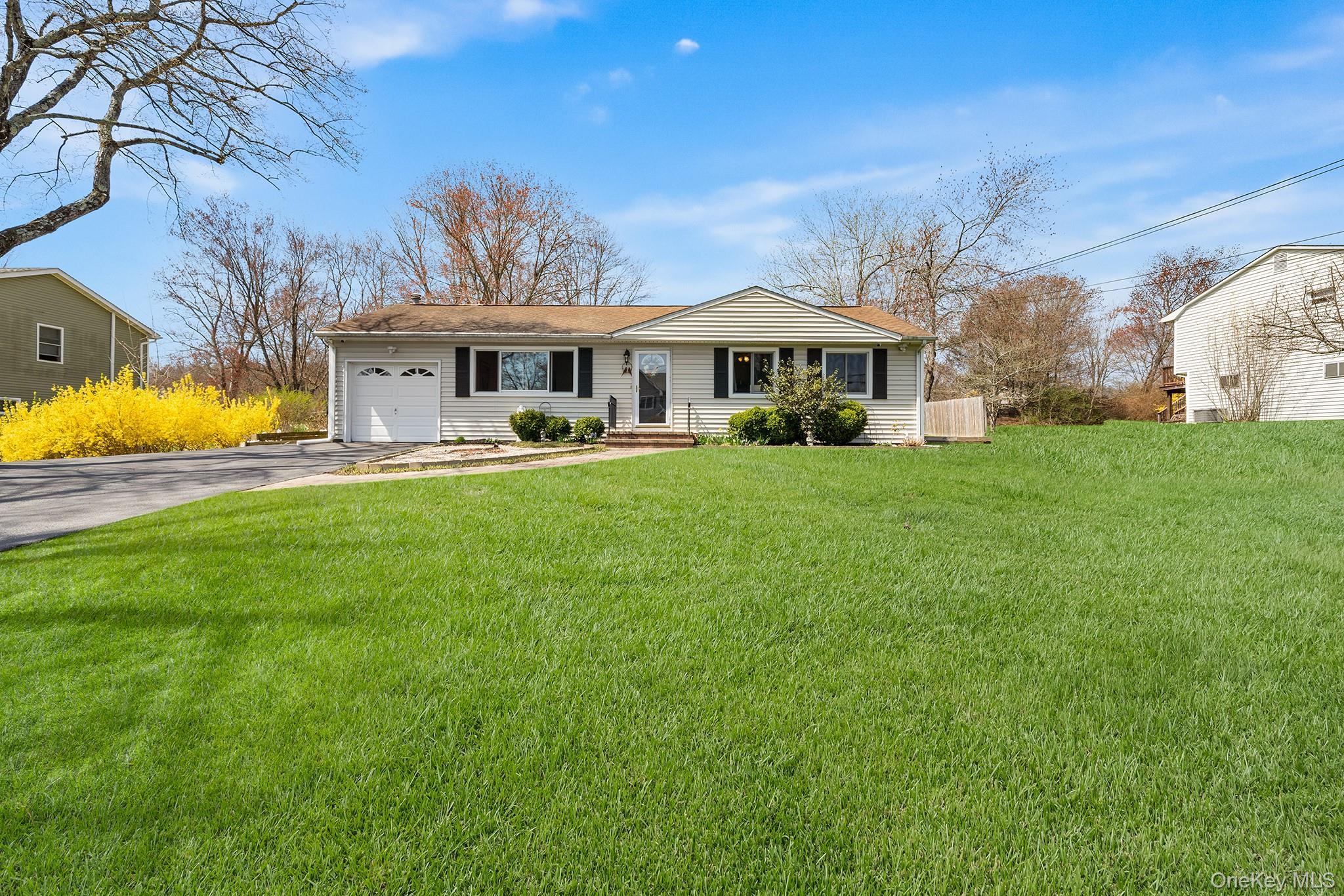 Single Family Flanders  Westchester County, NY 10598, MLS-986119-3