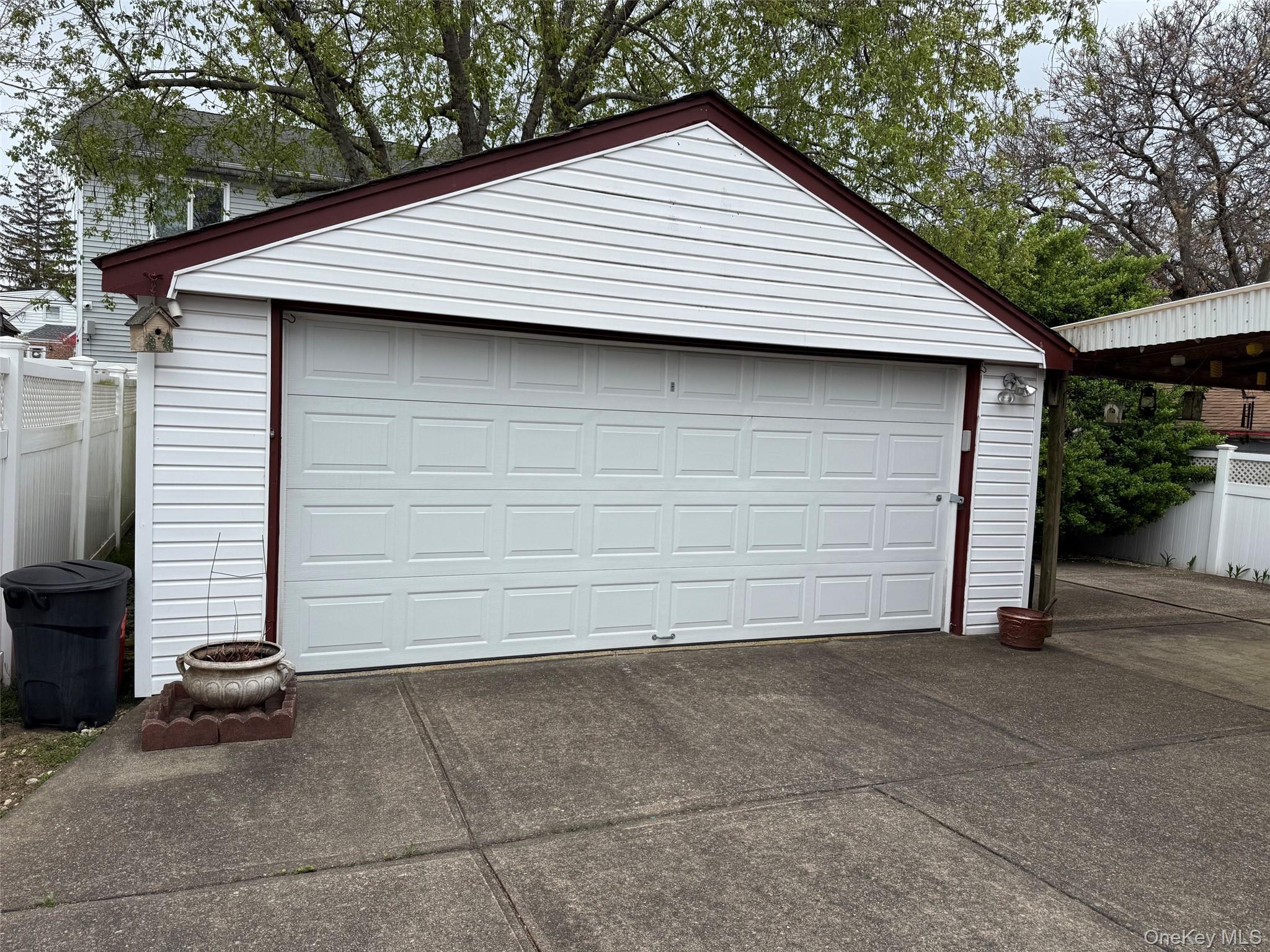 Single Family Harding  Nassau County, NY 11552, MLS-986123-32