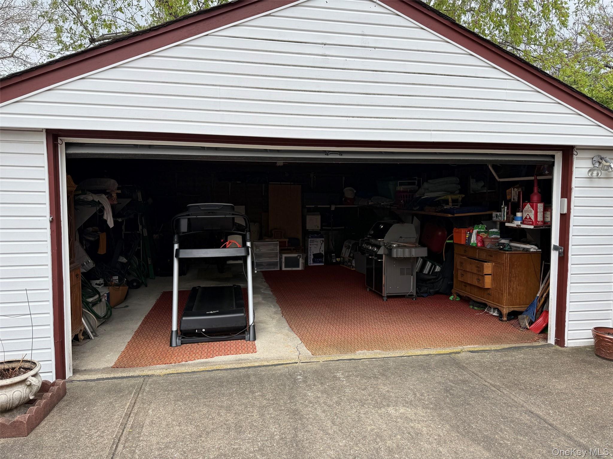 Single Family Harding  Nassau County, NY 11552, MLS-986123-33