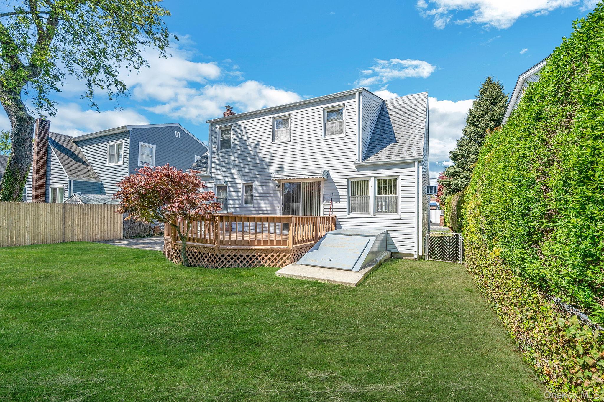 Single Family Miller  Nassau County, NY 11542, MLS-986132-29