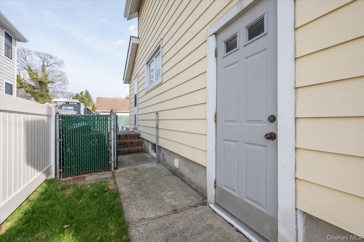 Single Family Melrose  Nassau County, NY 11563, MLS-986155-25