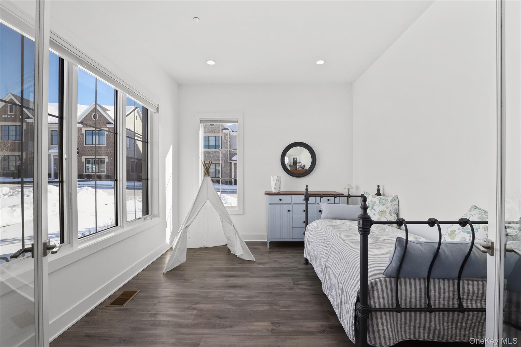 Condo Dewitt  Westchester County, NY 10514, MLS-986167-12