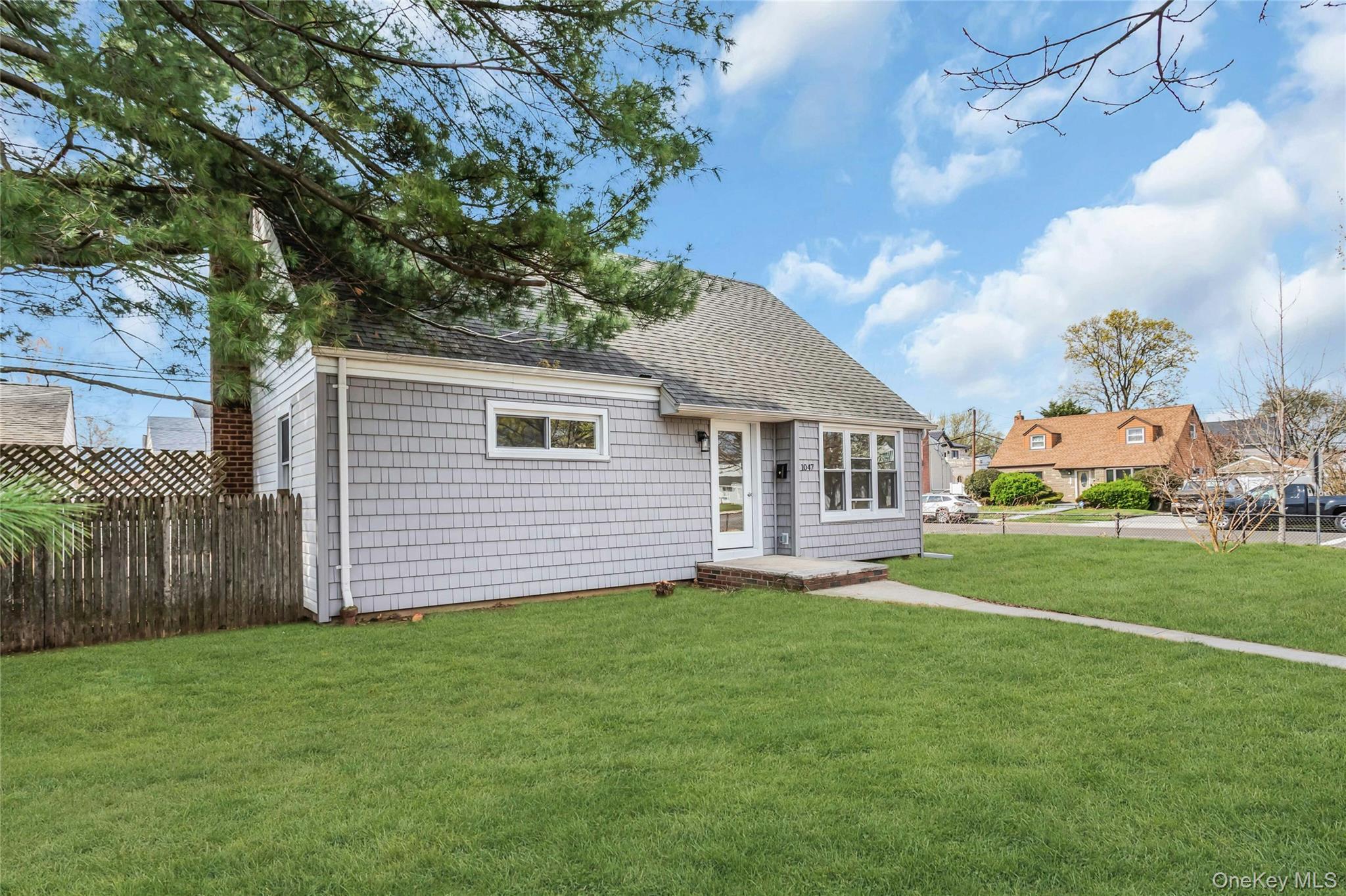 Single Family Windermere  Nassau County, NY 11010, MLS-986202-3