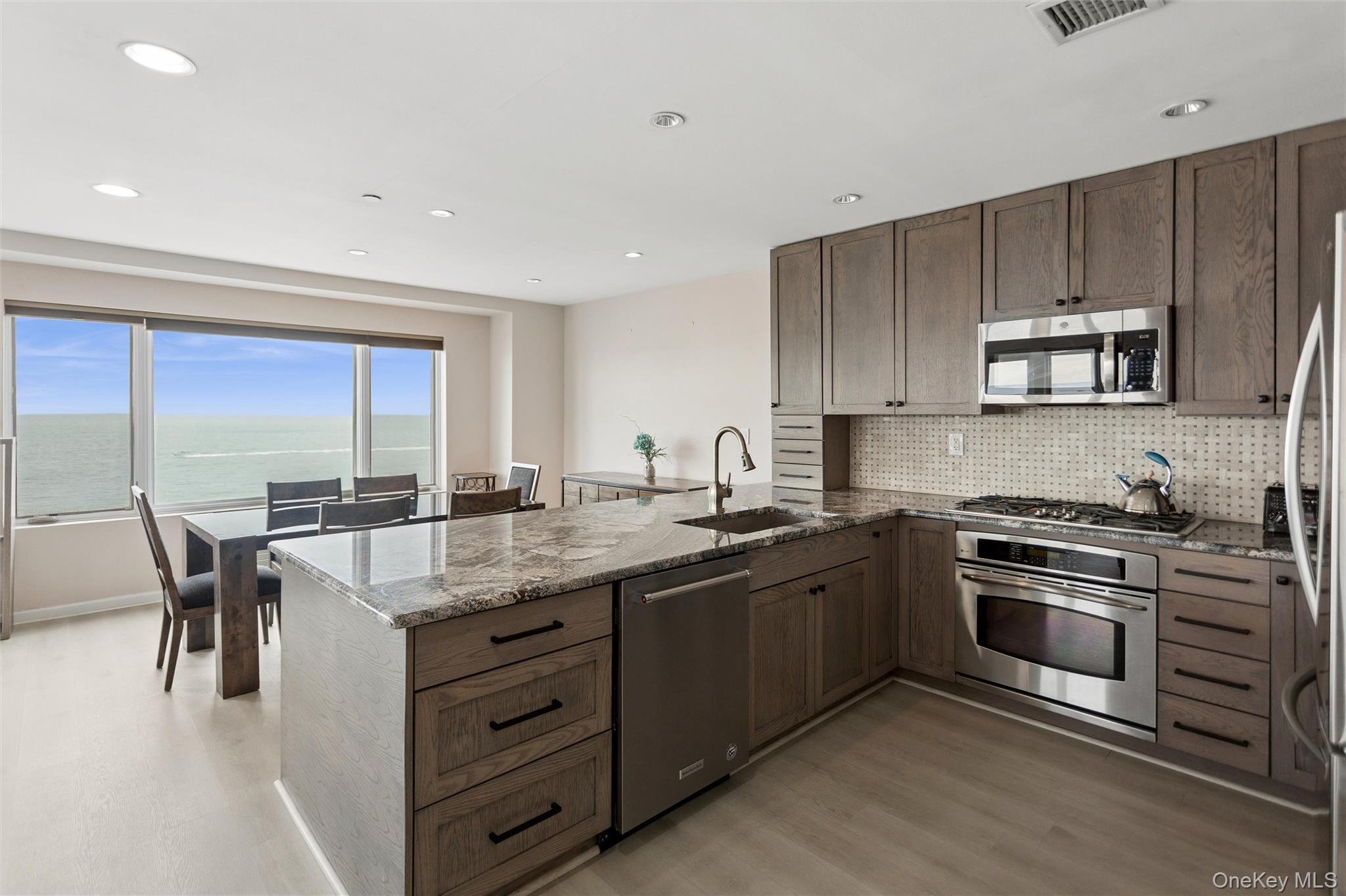 Condo Broadway  Nassau County, NY 11561, MLS-986288-11