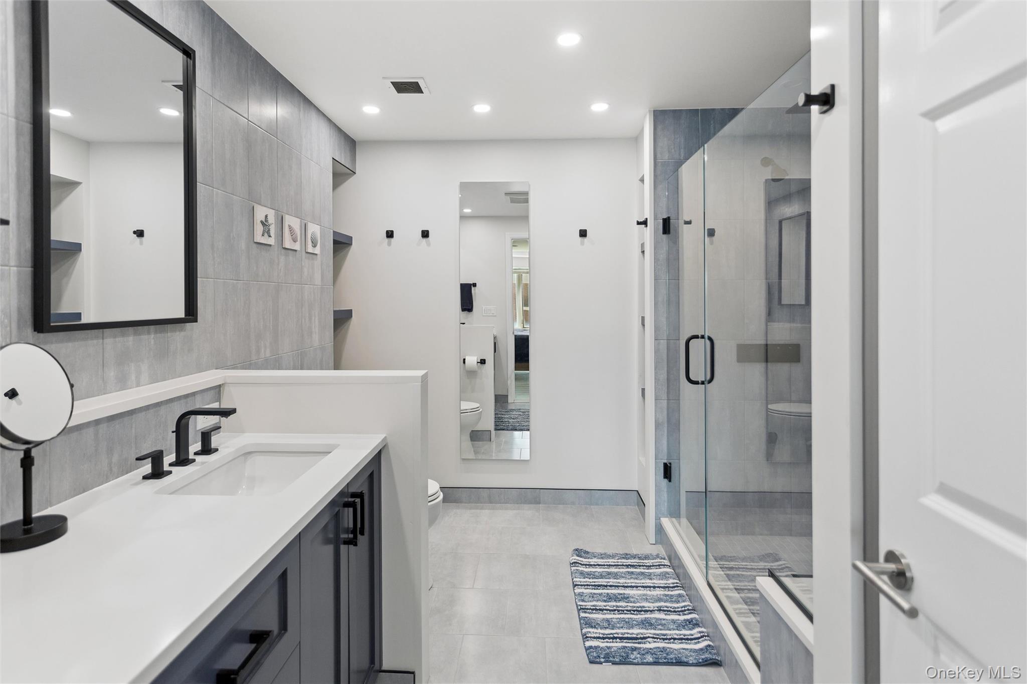 Condo Broadway  Nassau County, NY 11561, MLS-986288-16