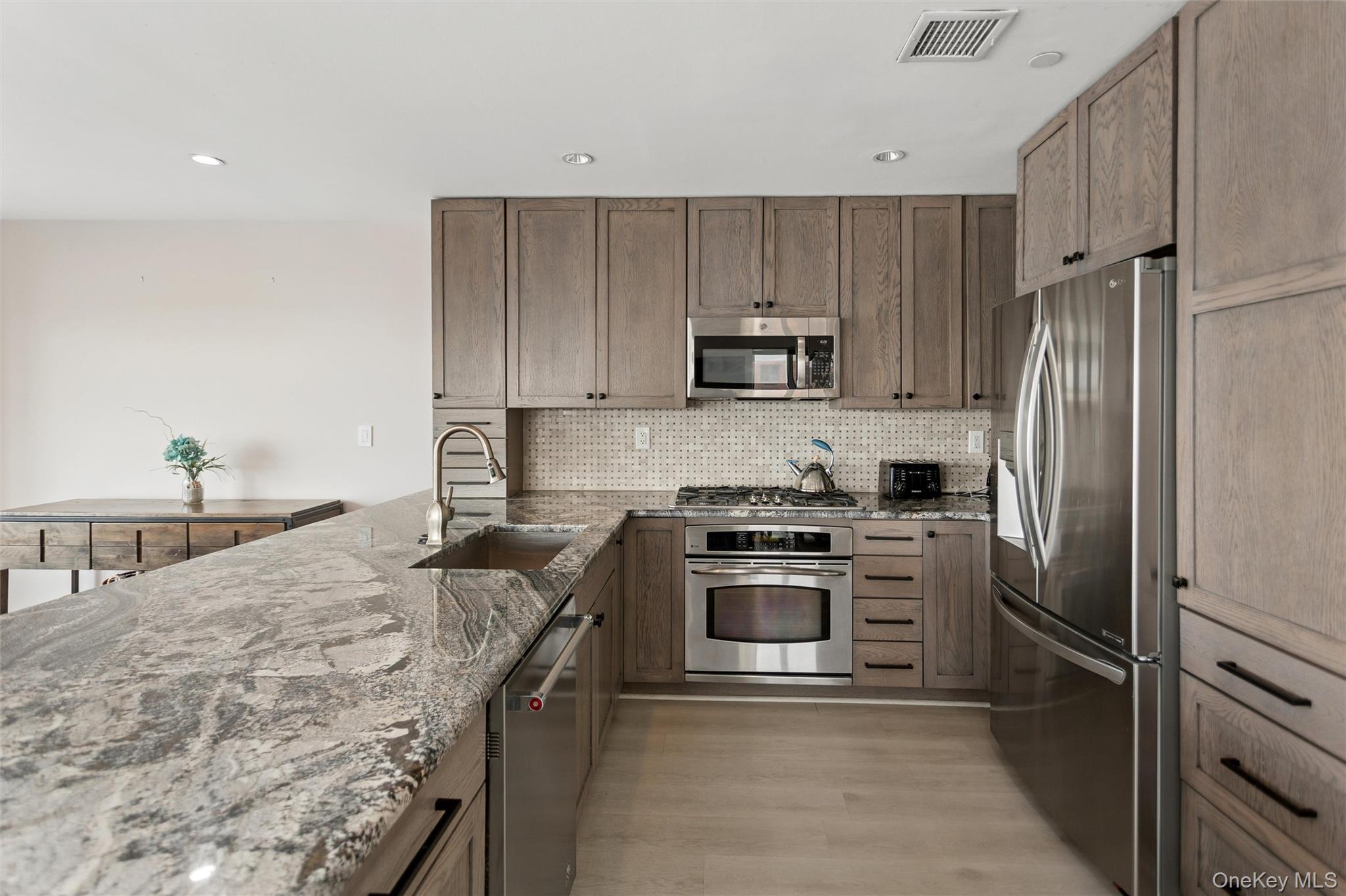 Condo Broadway  Nassau County, NY 11561, MLS-986288-8