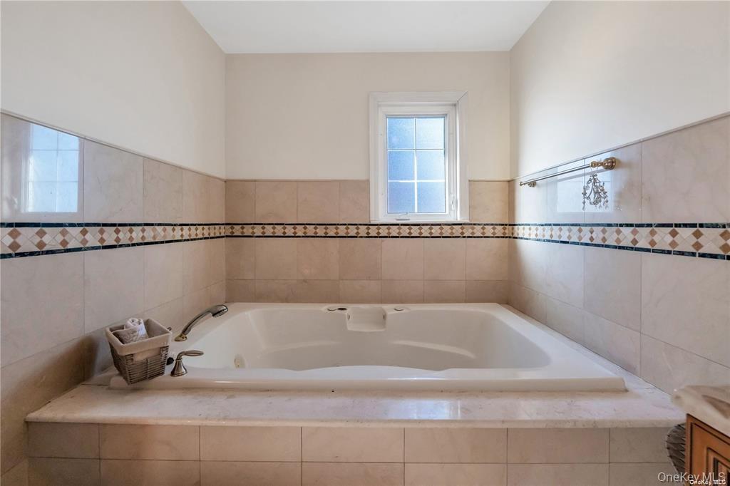 Single Family 192nd Street Queens, NY 11365, MLS-986340-25