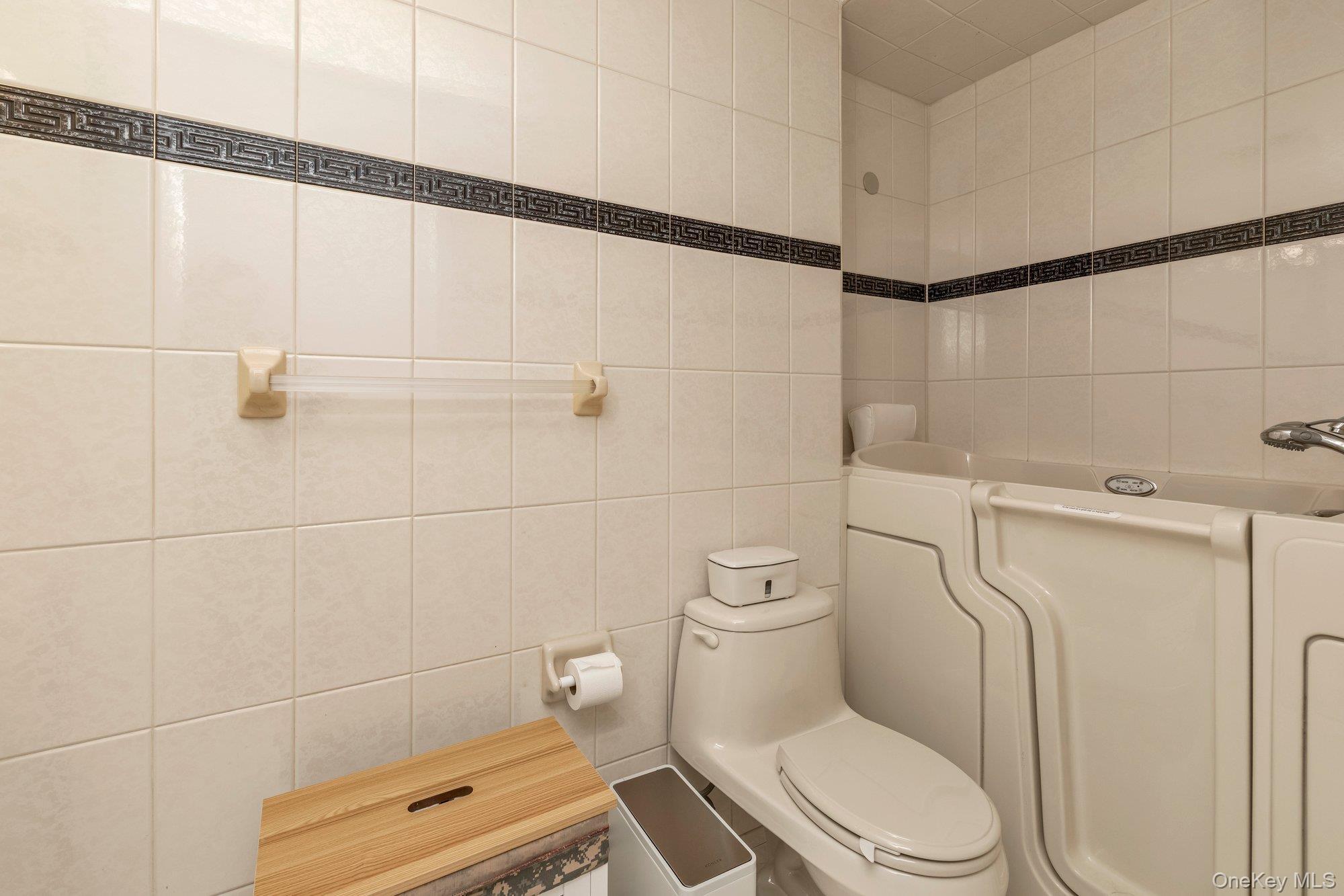 Condo Riverside  Queens, NY 11357, MLS-986351-18