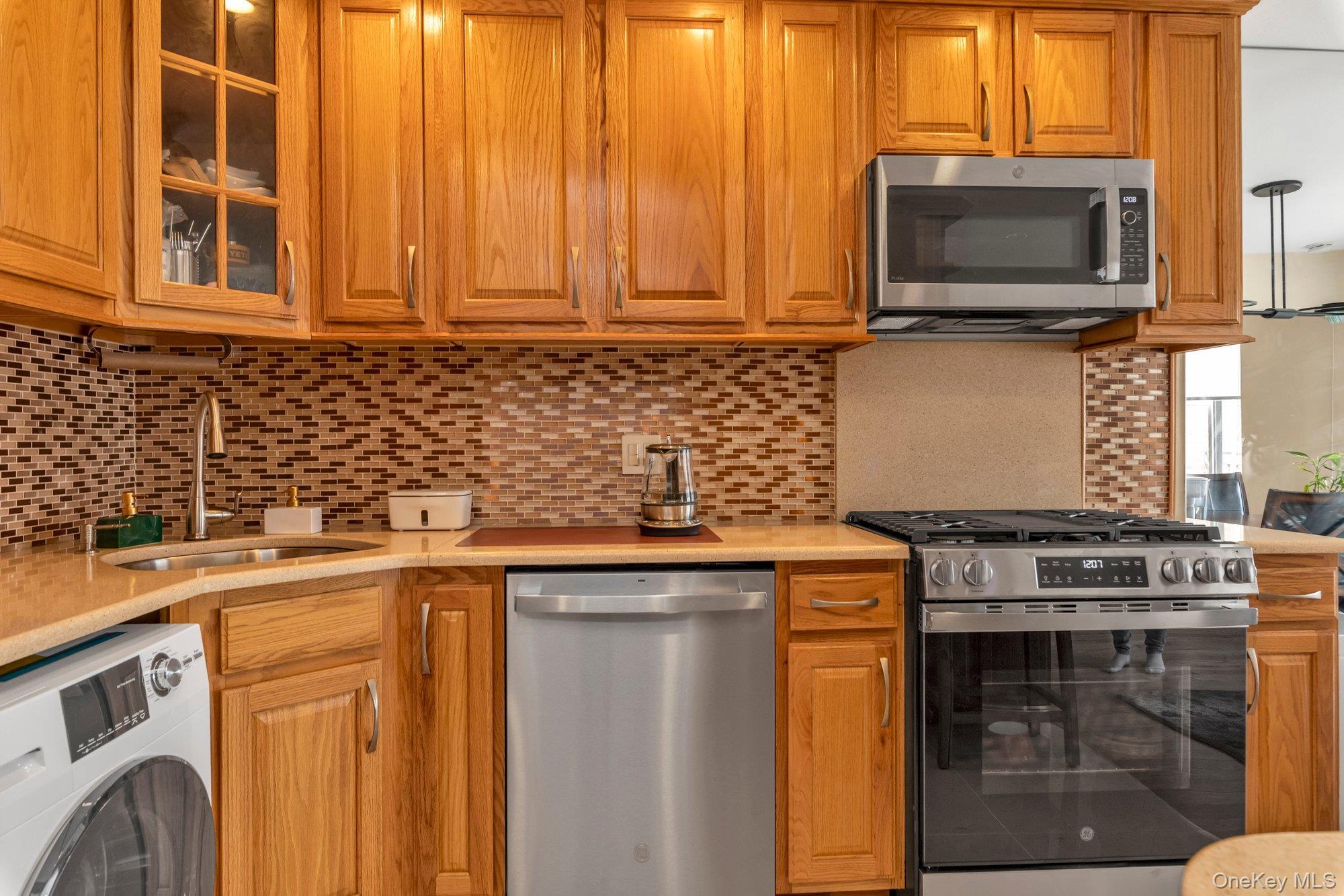 Condo Riverside  Queens, NY 11357, MLS-986351-7