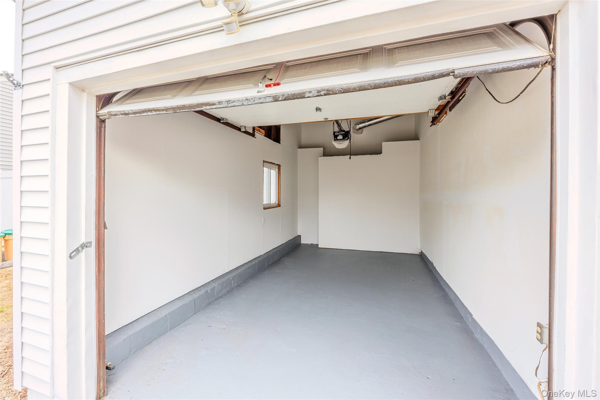 Single Family Gardiner  Suffolk County, NY 11706, MLS-986360-24