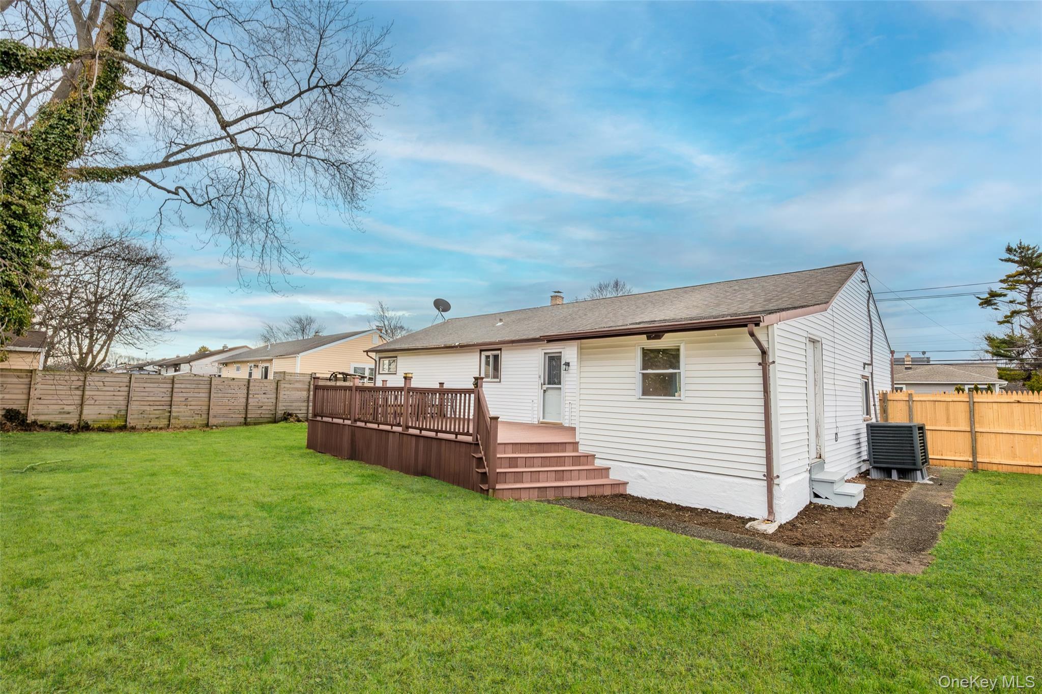 Single Family Gardiner  Suffolk County, NY 11706, MLS-986360-25