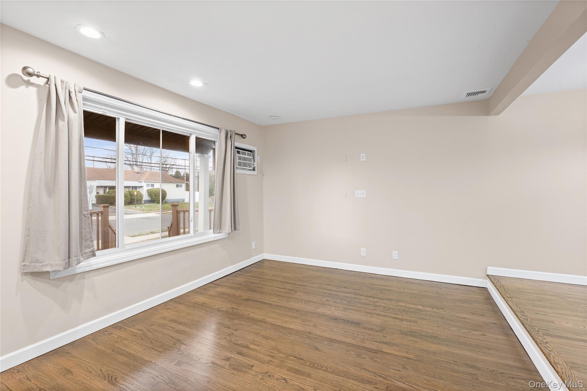 Single Family Gardiner  Suffolk County, NY 11706, MLS-986360-4