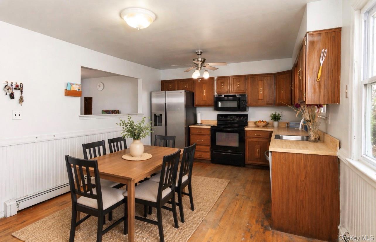 Single Family Robinwood  Suffolk County, NY 11967, MLS-986383-3